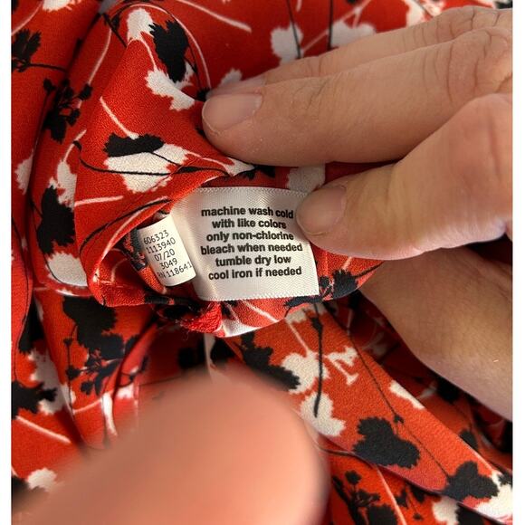 Lane Bryant Women's Size 18/20 Red Floral Button Up Blouse #0341 - Picture 8 of 12